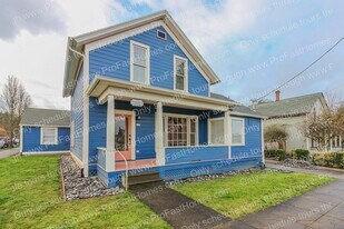 520 6th St in Oregon City, OR - Building Photo