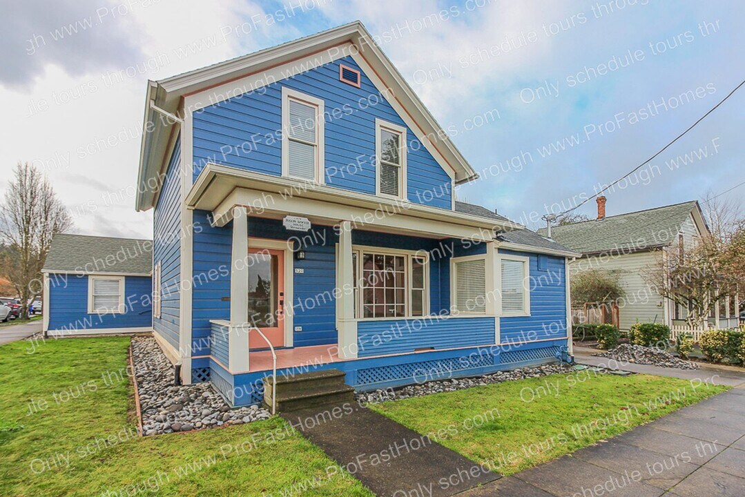 520 6th St in Oregon City, OR - Building Photo
