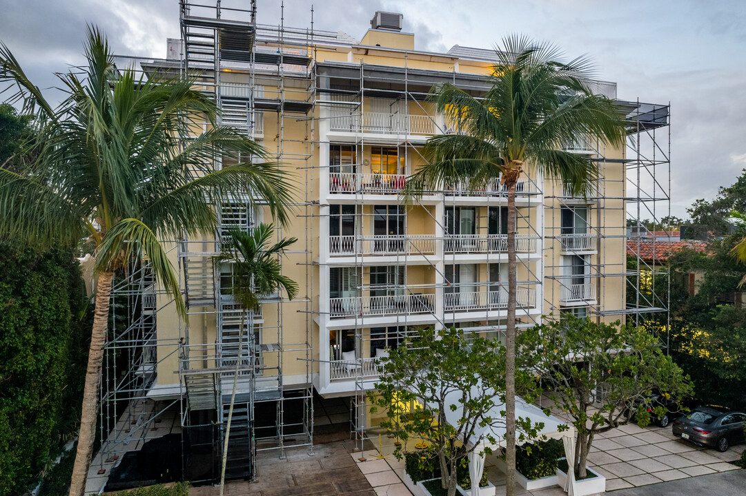 Everglades Plaza in Palm Beach, FL - Building Photo