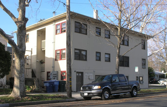 1030 V St in Sacramento, CA - Foto de edificio - Building Photo