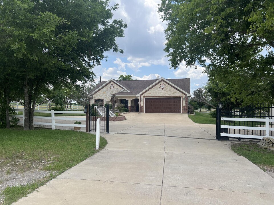 1661 FM93 in Temple, TX - Building Photo