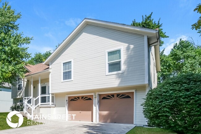 1108 Park Dr in Greenwood, MO - Foto de edificio - Building Photo