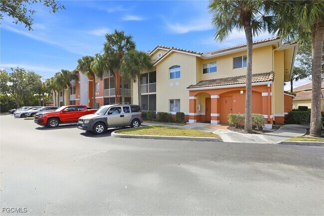 6490 Aragon Way in Ft. Myers, FL - Building Photo - Building Photo