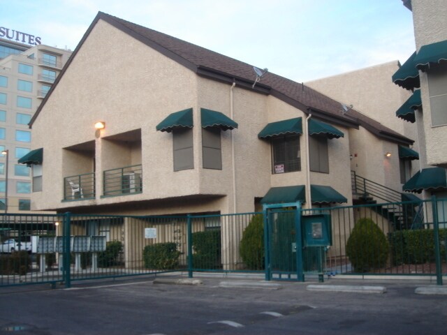 480 Elm Dr in Las Vegas, NV - Building Photo - Building Photo