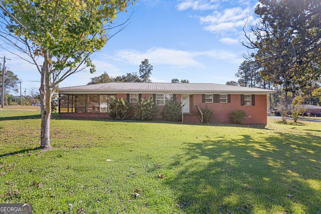 202 Laurel Dr in Sylvania, GA - Building Photo