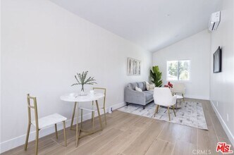 9704 Comanche Ave in Los Angeles, CA - Building Photo - Building Photo