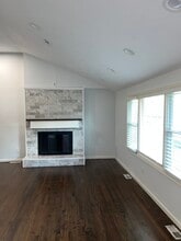 9316 Fairwood Dr in Kansas City, MO - Building Photo - Building Photo