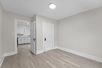 108 Robble Ave in Endicott, NY - Foto de edificio - Building Photo