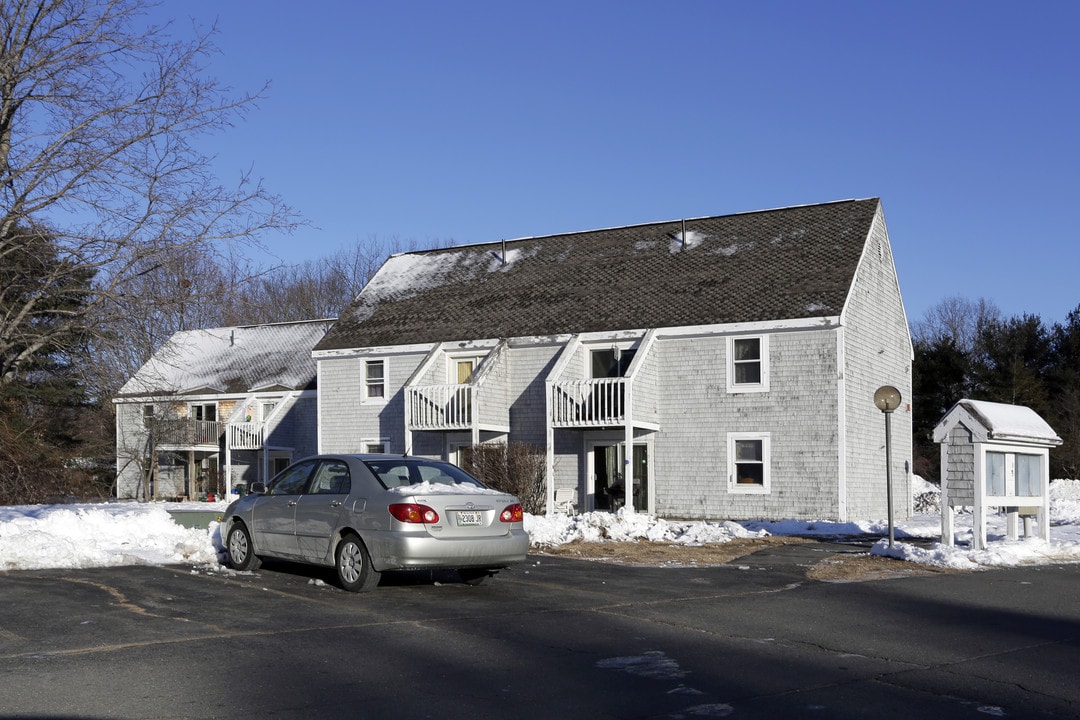 Meadow Creek Apartments in Sanford, ME - Foto de edificio