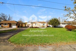 2227 N Northcrest Dr in Peoria, IL - Building Photo