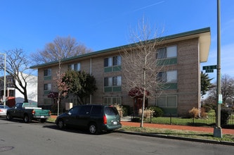 Kentucky Courts Apartments in Washington, DC - Building Photo - Building Photo