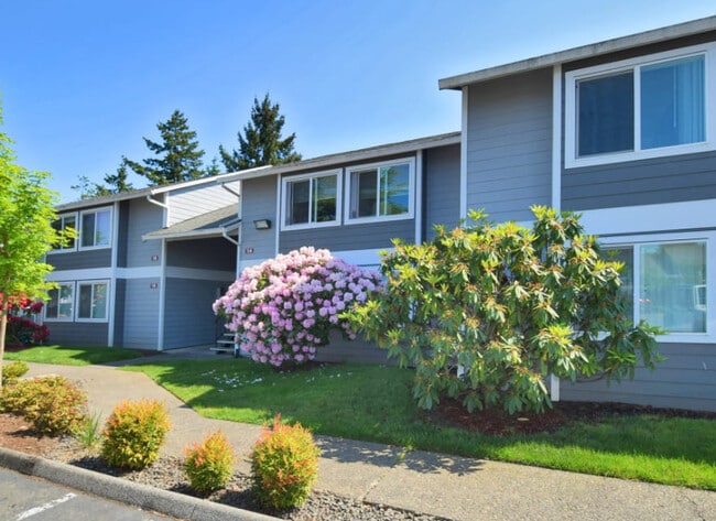 Brookwood Apartments in Hillsboro, OR - Foto de edificio - Building Photo