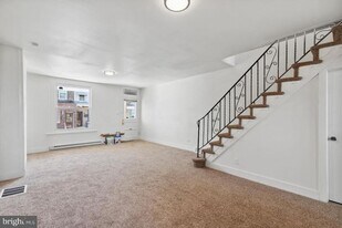 6133 Reedland St in Philadelphia, PA - Building Photo