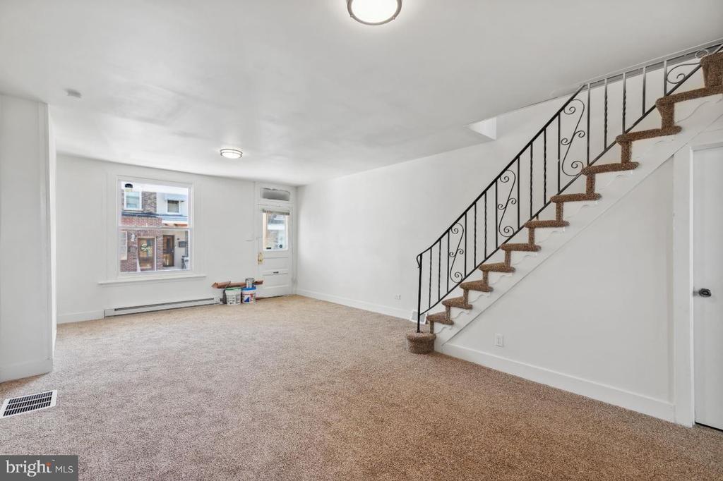 6133 Reedland St in Philadelphia, PA - Building Photo