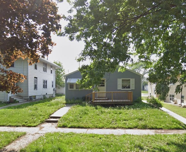 property at 421 N Nesmith Ave