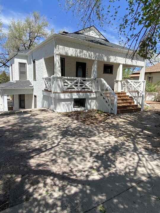 2606 N Cascade Ave in Colorado Springs, CO - Building Photo