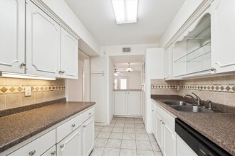 6338 Chevy Chase Dr in Houston, TX - Building Photo - Building Photo