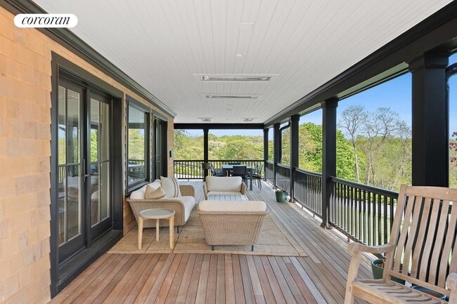 11 Hillside Dr in Shelter Island, NY - Building Photo - Building Photo