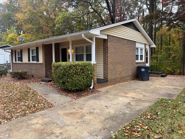 1561 Marble St in Winston-Salem, NC - Building Photo - Building Photo