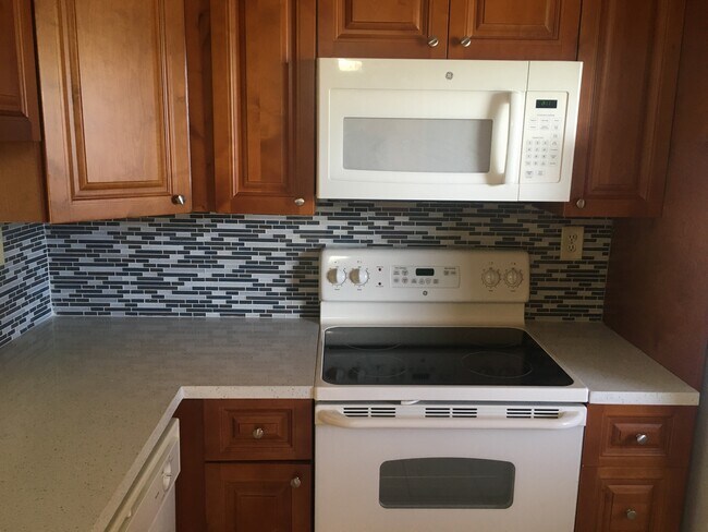 3396 Foxcroft Rd, Unit 308 in Miramar, FL - Building Photo - Building Photo