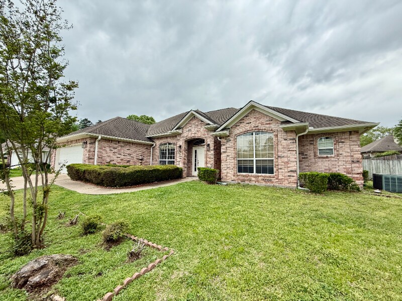103 Hawthorne in Lufkin, TX - Building Photo