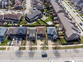 2330 Grand Oak Trail in Oakville, ON - Building Photo