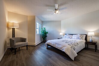 Ascot Arms in Edmonton, AB - Building Photo - Building Photo
