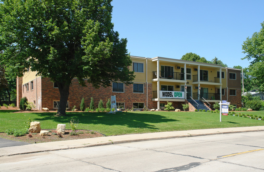 Willow Greens Apartments in Edina, MN - Building Photo