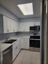 2200 Bahia Vista St, Unit B3 in Sarasota, FL - Building Photo - Building Photo