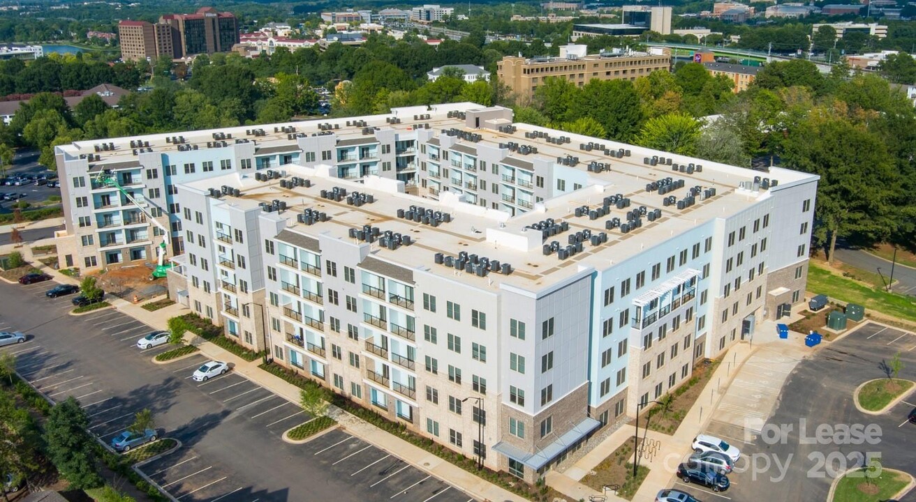 8501 University Executive Park Dr in Charlotte, NC - Building Photo