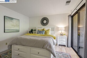 135 Ray St in Pleasanton, CA - Building Photo - Building Photo