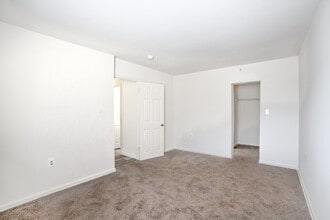 Highland Terrace Apartments in Washington, DC - Foto de edificio - Interior Photo