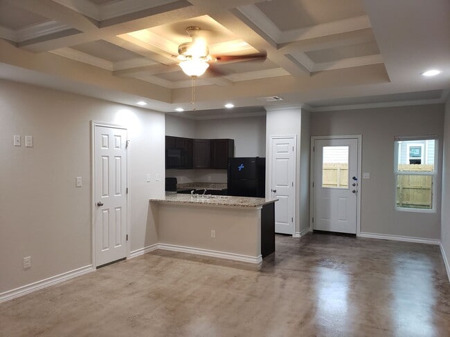 8406 Flicka Hls in Selma, TX - Building Photo - Building Photo