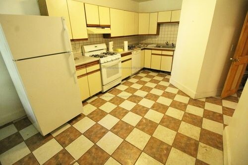 1682 Commonwealth Ave-Unit -Am in Boston, MA - Building Photo