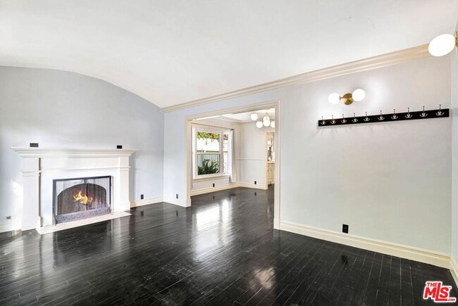 744 N Sierra Bonita Ave in Los Angeles, CA - Building Photo - Building Photo