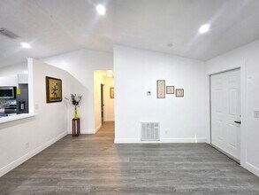 490 13th Ln SW in Vero Beach, FL - Building Photo - Building Photo