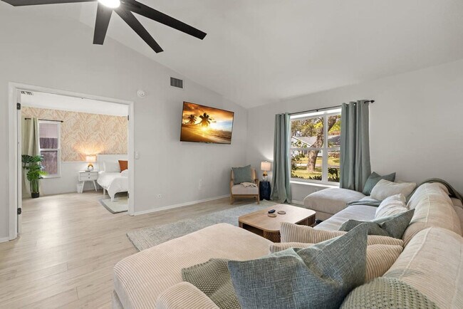 1518 Wexford Dr E in Palm Harbor, FL - Building Photo - Building Photo