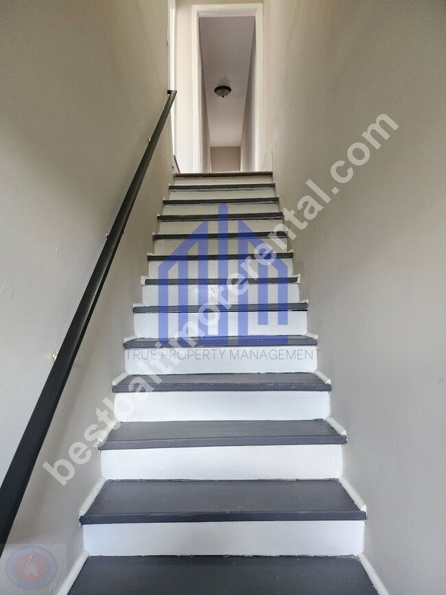 2535 Greenmount Ave-Unit -Unit 2 in Baltimore, MD - Foto de edificio - Building Photo