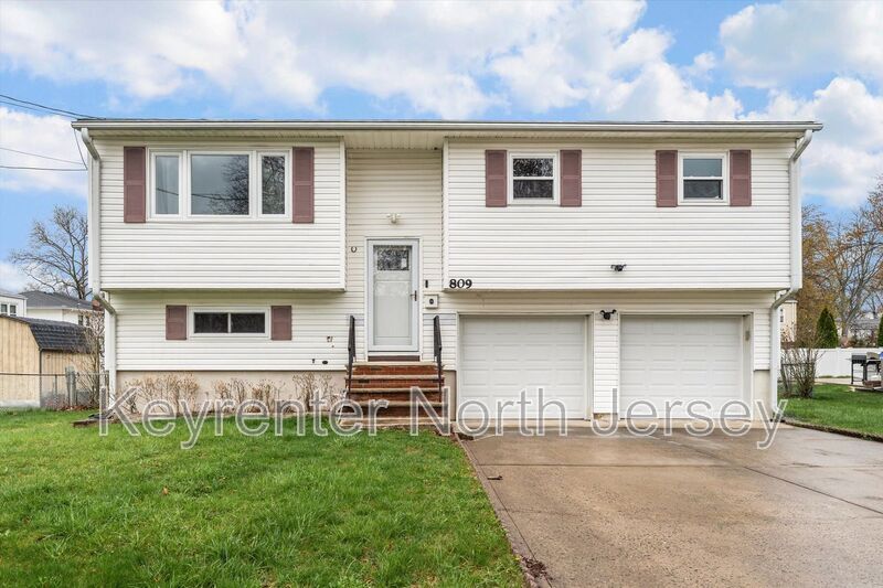 809 Nelson Pl in Piscataway, NJ - Building Photo