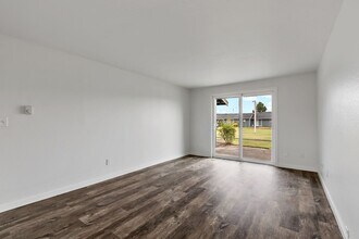 Rainier Meadow in Sumner, WA - Foto de edificio - Building Photo