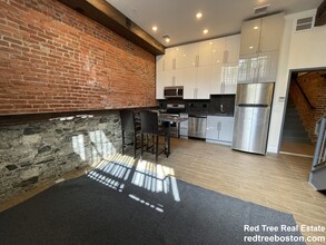 1028 Commonwealth Ave, Unit 101 in Boston, MA - Building Photo - Building Photo