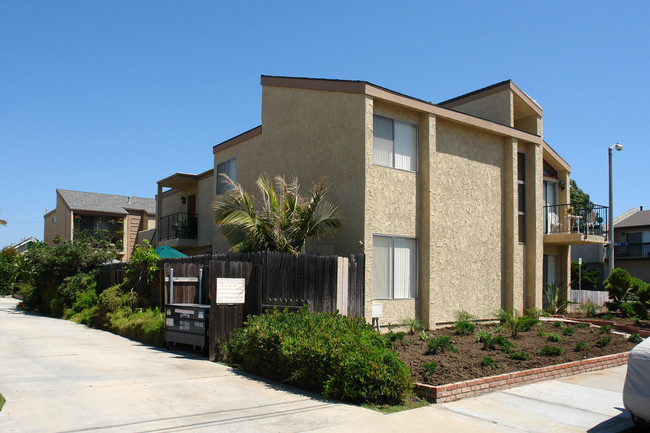 16852 Hoskins St in Huntington Beach, CA - Building Photo - Building Photo