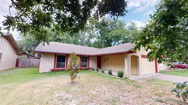 9215 Hunters Trace E in Austin, TX - Building Photo - Building Photo