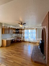 986 Oakwood Dr in Bountiful, UT - Building Photo - Building Photo