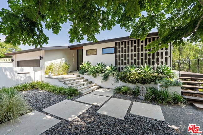 property at 2652 Byron Pl
