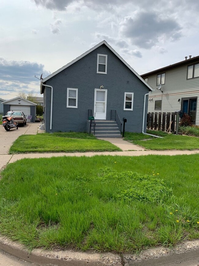 property at 406 S 11th St