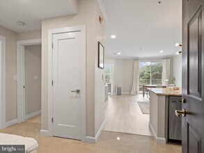1645 International Dr in McLean, VA - Building Photo - Building Photo