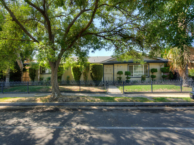 4311 N Emerson Ave in Fresno, CA - Building Photo - Building Photo