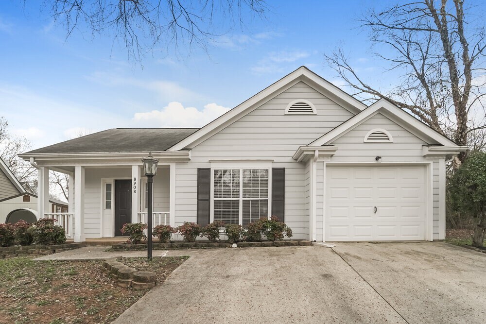 8908 Chesham Dr in Charlotte, NC - Building Photo