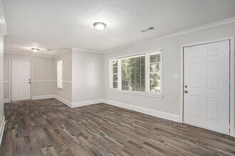 3718 Daisy Dr in Decatur, GA - Building Photo - Building Photo